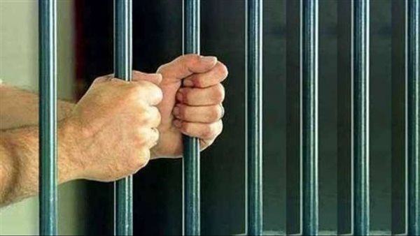 حبس عاطل لاتهامه بقتل خاله وزوجته في المرج